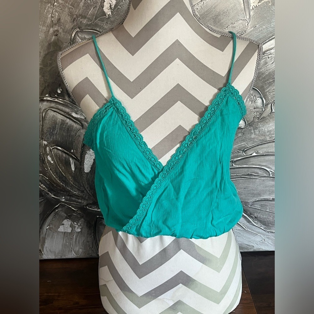 Dee Elle V Neck Lace Trim Crop Cropped Tank Top w/ Elastic Waist Sz Small -New
